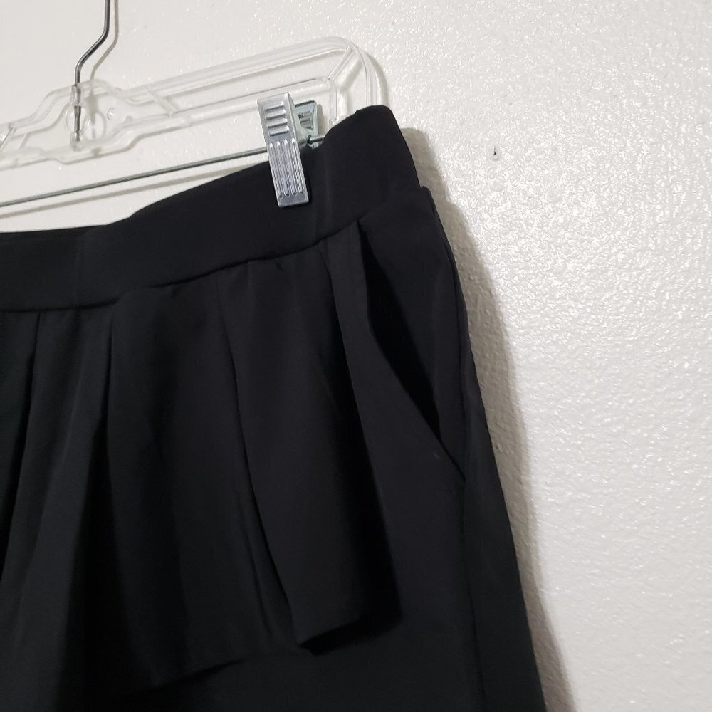 Fabletics Short - Picture 4 of 7